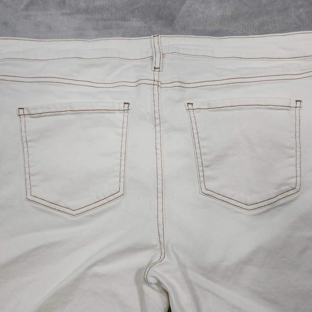 Time And Tru Jeans Womens 20 White Mid Rise Bootcut Slit Hem Stretch Casual - Picture 5 of 13